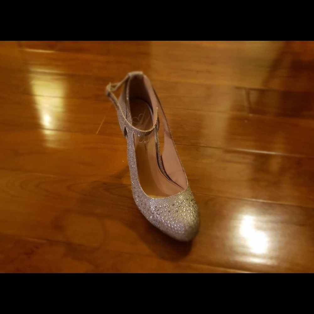 Heels - Picture 4 of 7
